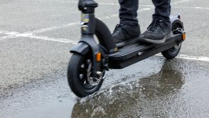 Carrera electric scooters: power, comfort, convenience - Halfords